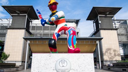 Giant cricketer statue unveiled in Bristol