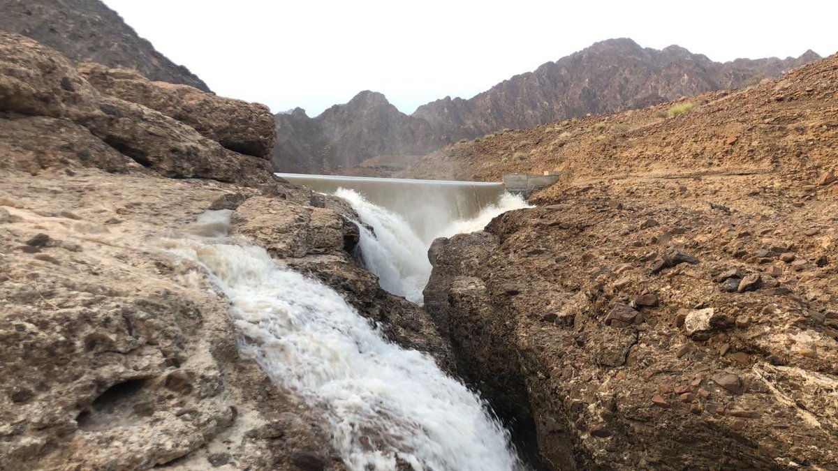 Wadis overflow in Oman due to rainfall over weekend