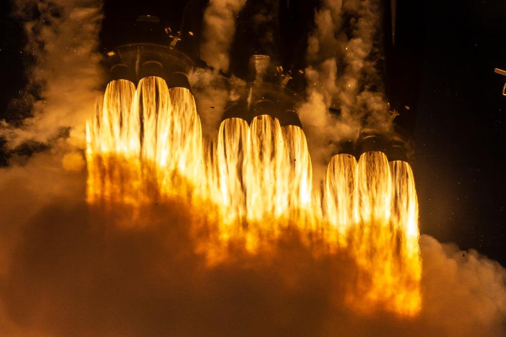 SpaceX launches Falcon heavy rocket for third time