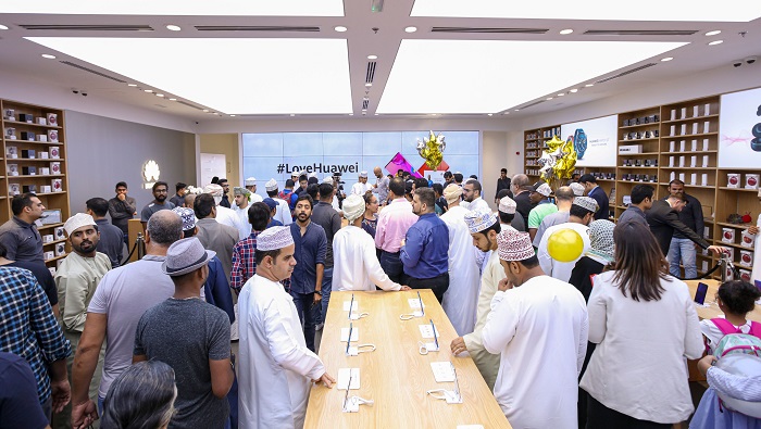 Huawei inaugurates its largest experience store in Oman