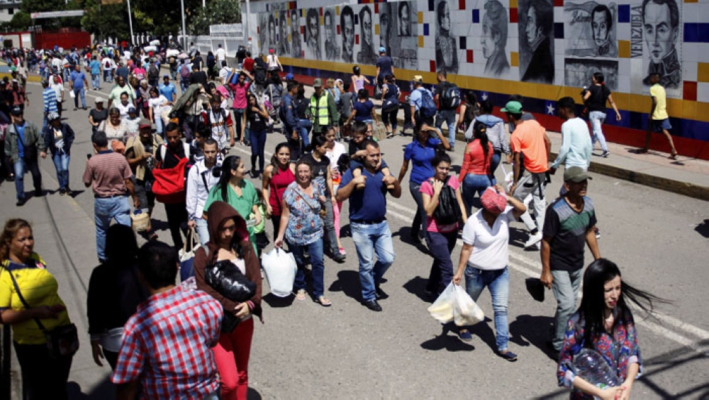 Thousands of Venezuelans cross Colombia border after partial reopening