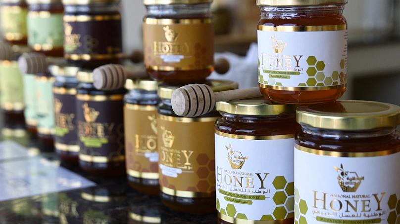لماذا يخلق العسل العماني ضجة تجارية؟.. الإعلام الأوروبي يشيد بصناعة العسل في السلطنة