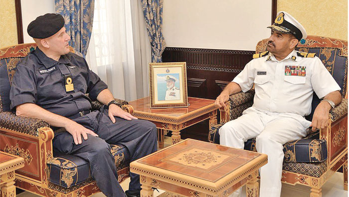 Oman, UK commanders hold discussions on naval issues