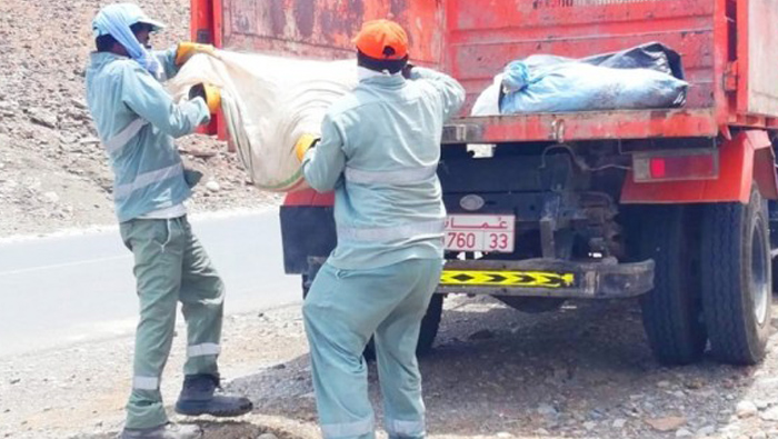 Municipalities work to remove Eid waste from Oman’s streets
