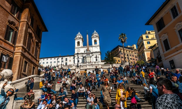 لو هتقضي أجازة العيد في إيطاليا.. أحذر .. الجلوس على "السلالم الآثرية" فى روما يغرمك 250 يورو