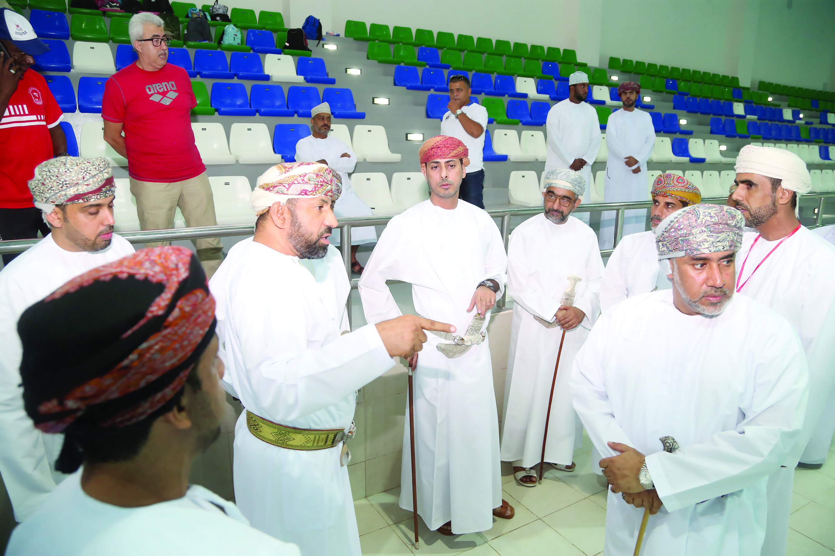 السعدي يزور مرافق المجمع الرياضي بالرستاق
