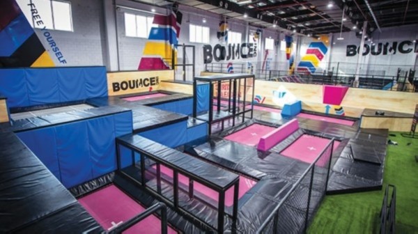 منطقة ألعاب "Bounce Oman" تعتذر لسقوط طفل وإصابته.. وتعلن إغلاق أبوابها