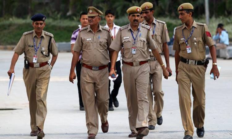 الشرطة الهندية تعتقل أحد المتورطين في قتل الأسرة العمانية بـ"بدية"