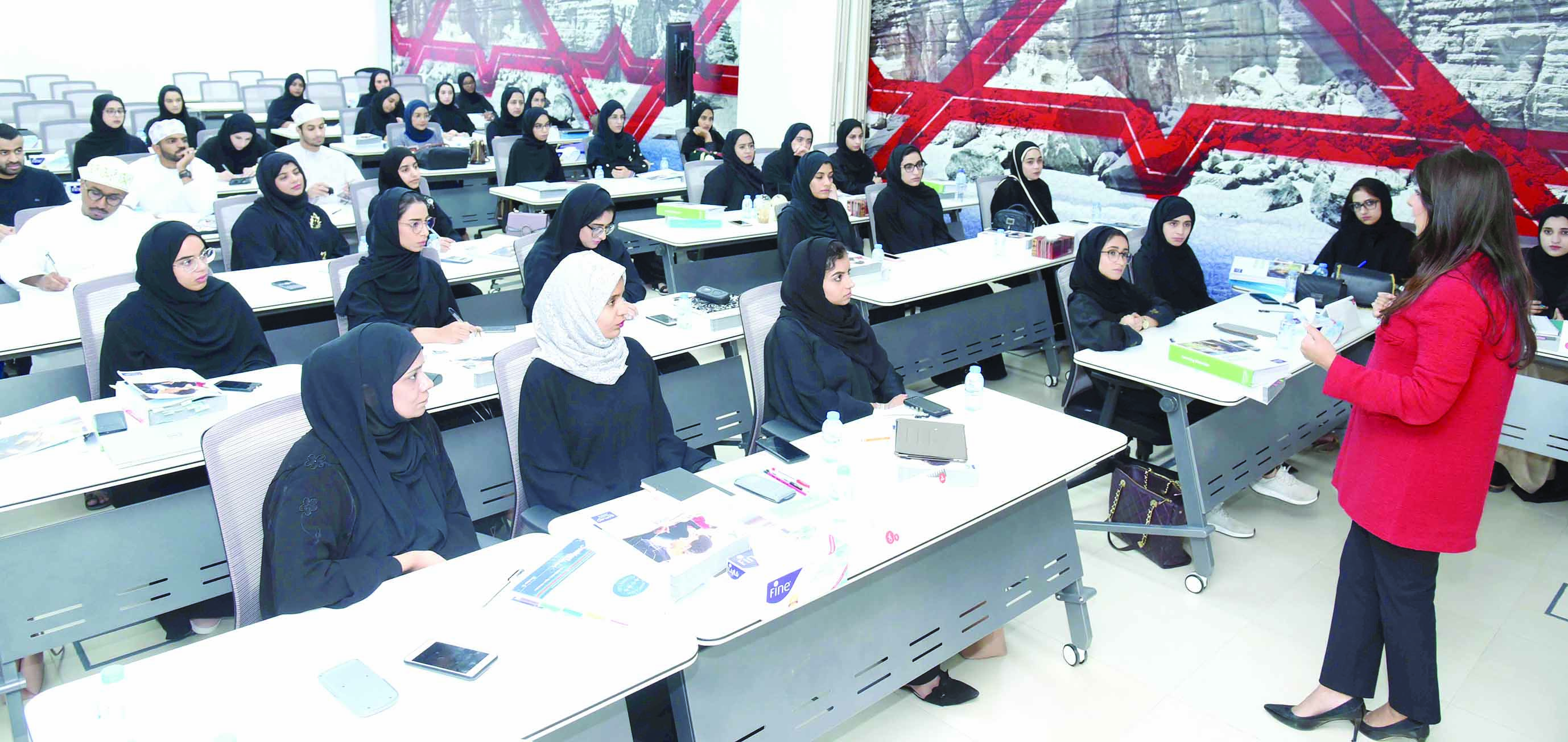 بنسبة تعمين 95 % .. "بنك مسقط" أكبر مؤسسة موظِّفة للشباب العماني