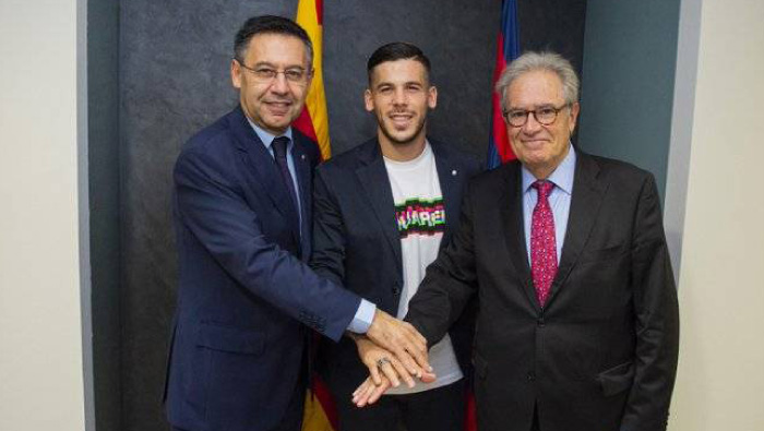 Striker Carles Perez signs new $109 million contract with FC Barcelona
