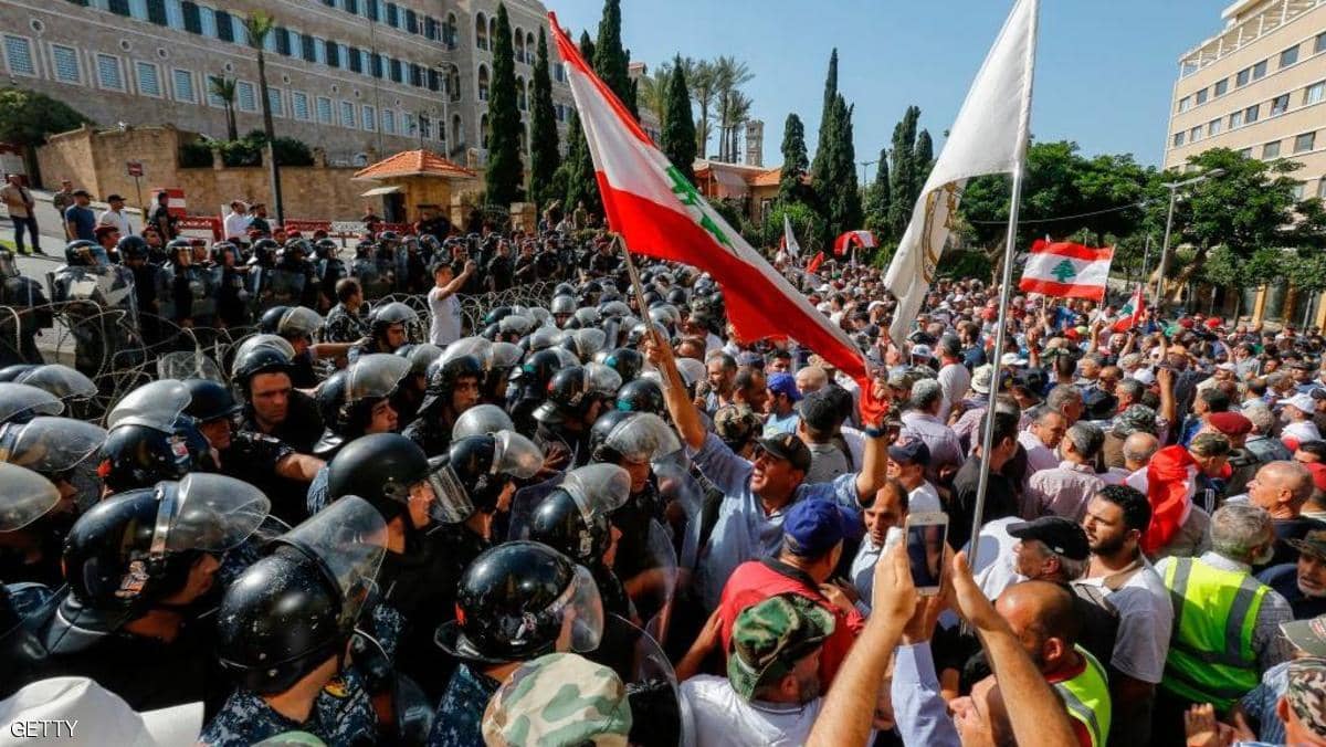 احتجاجات واعتصام وسط بيروت لتردي الأوضاع المعيشية