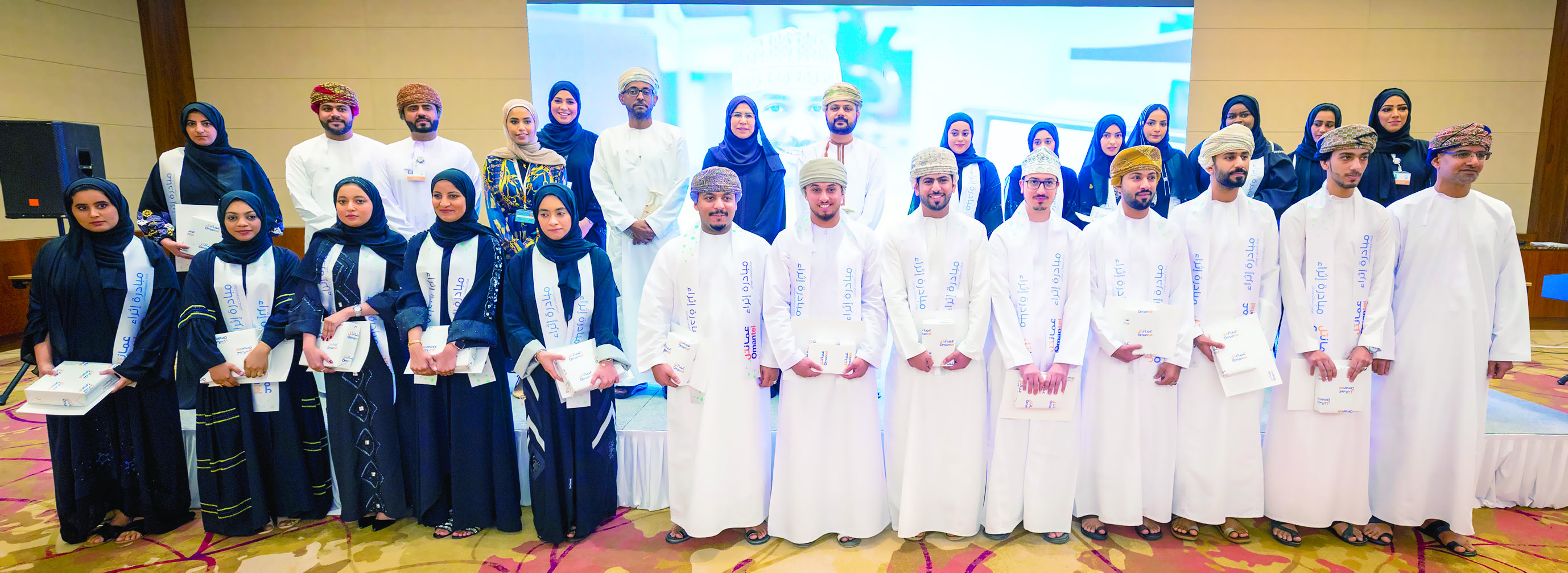"عمانتل" تحتفل بتخريج الدفعة الأولى والثانية من "إثراء"