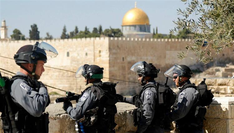 الإحتلال الإسرائيلي يقتحم مصلى "باب الرحمة" في المسجد "الأقصى"