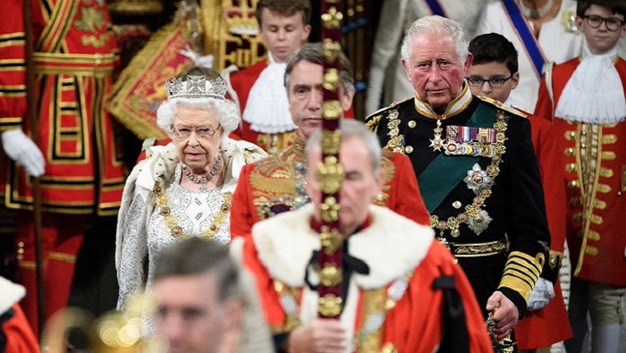 Queen reopens parliament in crunch week for Brexit