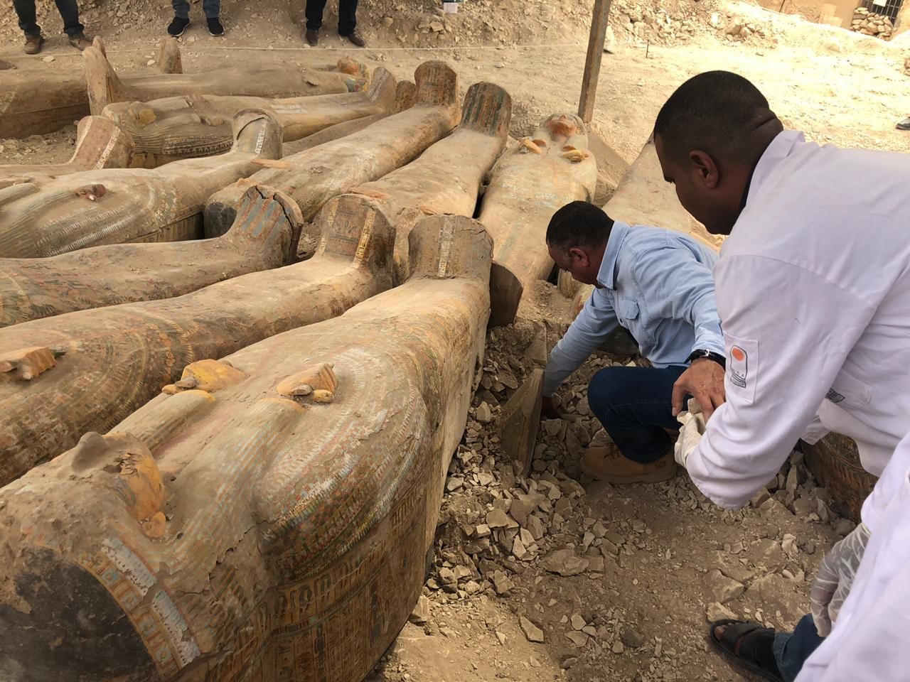 أكبر كشف أثري في مصر منذ سنوات.. 20 تابوت ملون بحالة جيدة بالأقصر