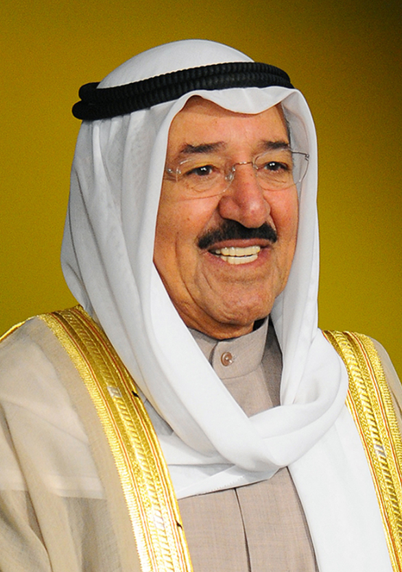 أمير الكويت يعود إلى أرض الوطن بعد رحلة علاج