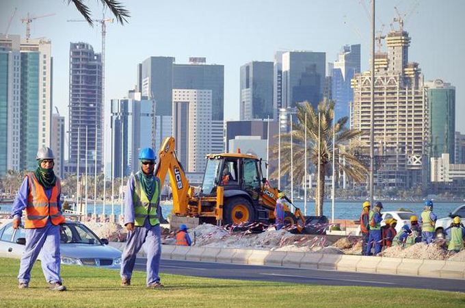 قطر تلغي نظام "الكفالة" وتعد قانون جديد لتحسين وضعية العمال