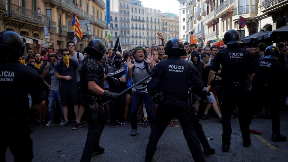 3 ليال من أعمال العنف في "كتالونيا".. والرئيس يدعو لوقف "فوري" للمواجهات
