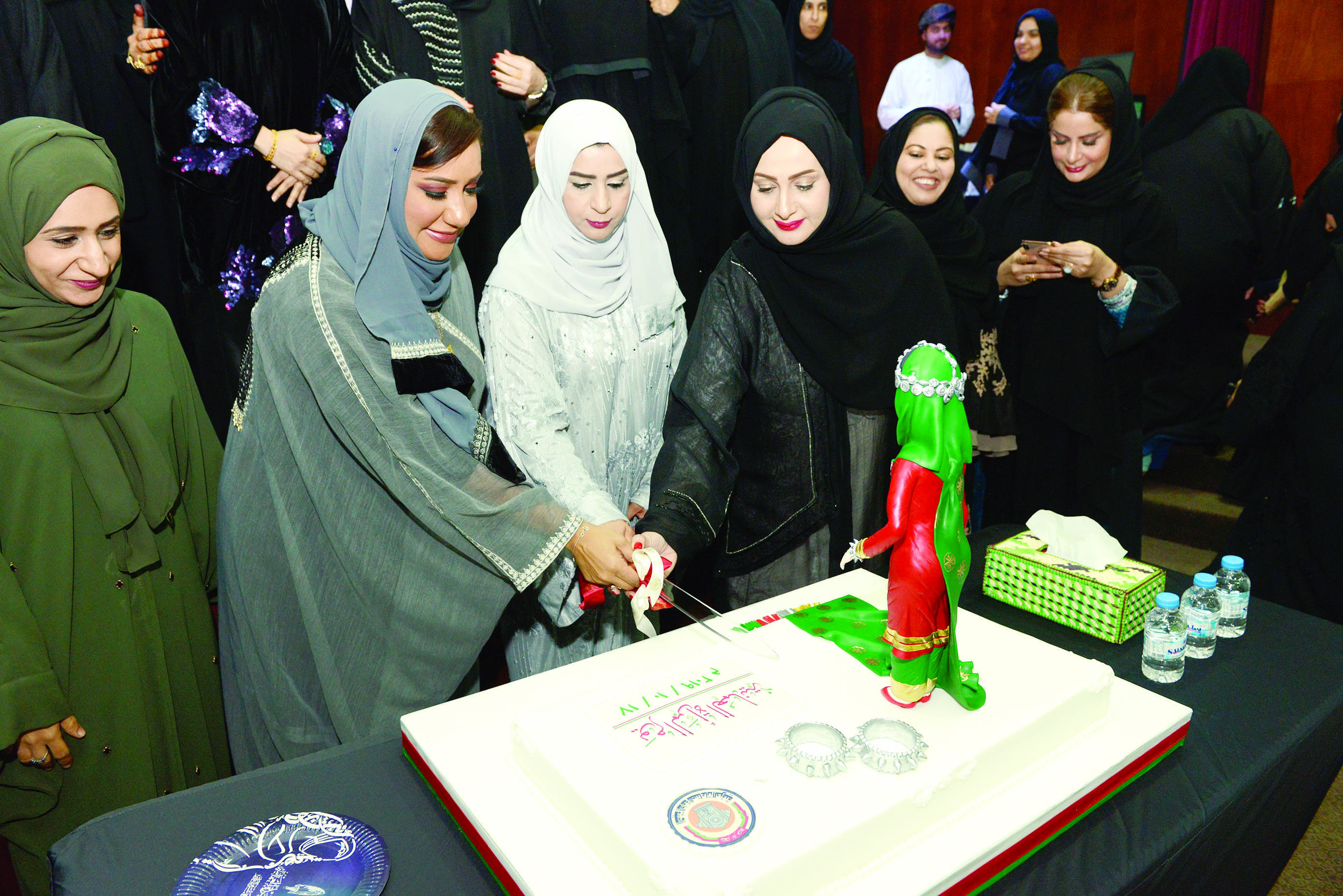 «الحرفية» تحتفل بيوم المرأة العمانية