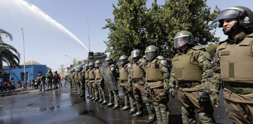 رئيس "تشيلي" يمد حالة الطوارئ ويؤكد : " إننا في حرب"