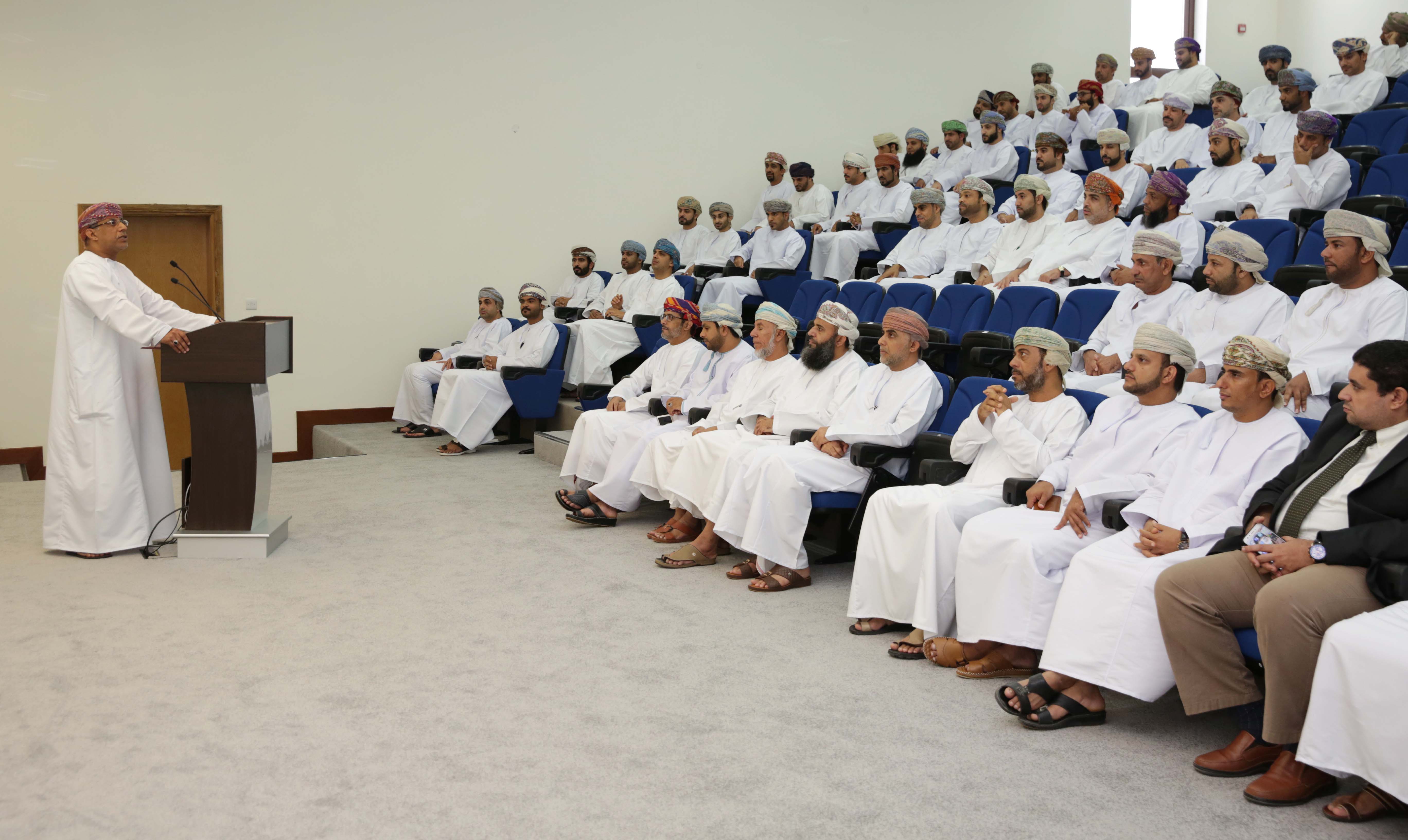 الشؤون القانونية تحتفل بـ"يوم الشباب" العماني