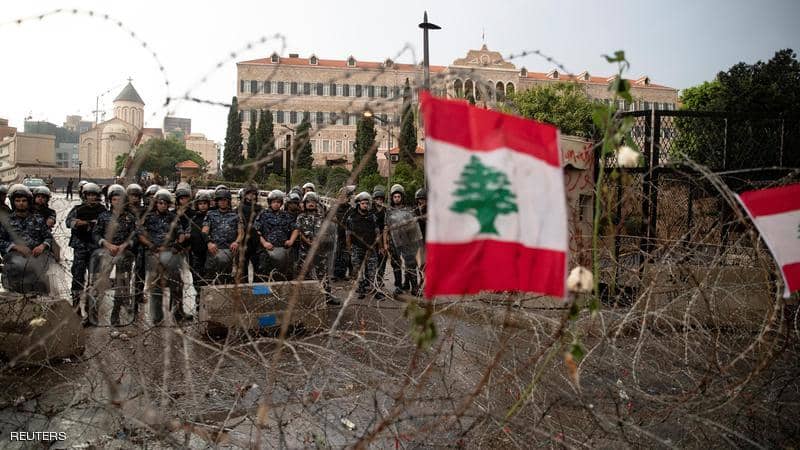 لبنان.. اشتباكات بين أنصار حزب الله والمتظاهرين وسط بيروت