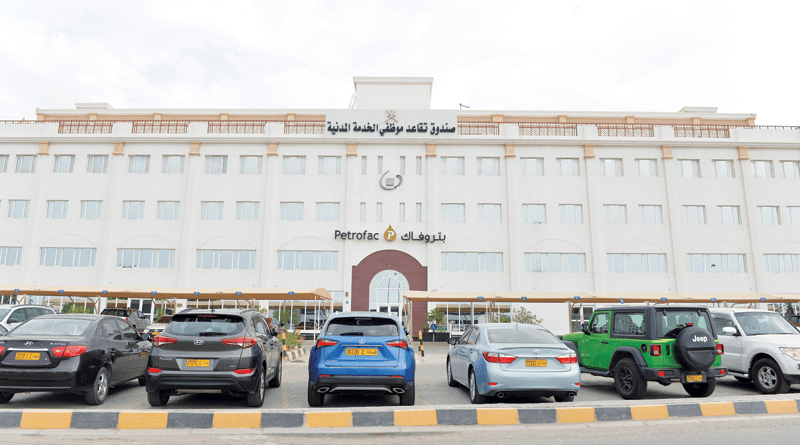 4 آلاف و977 مواطنا  يتقاضون حوالي 2000 ريال عماني