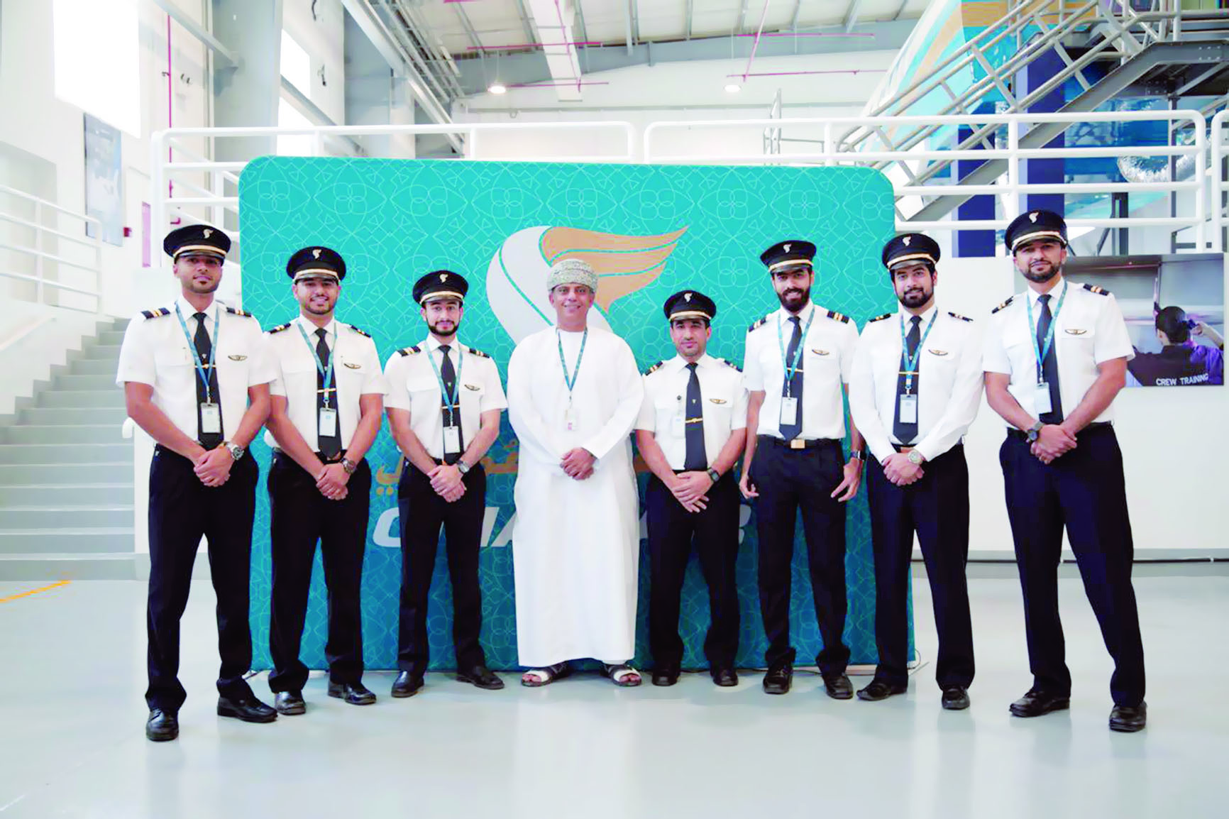 380 طيارا عمانيا على طائرات "الطيران العماني" بنسبة تعمين 50 %