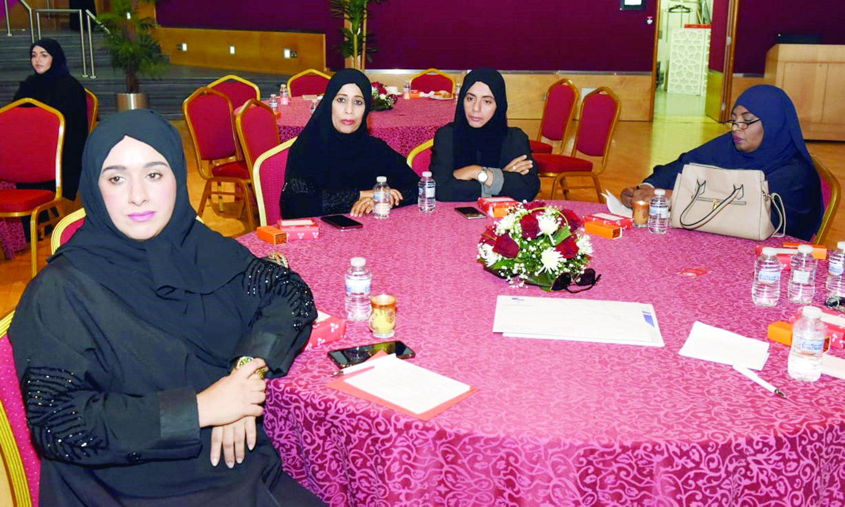 بالصور لجنة الصحفيات تحتفل بيوم المرأة العمانية