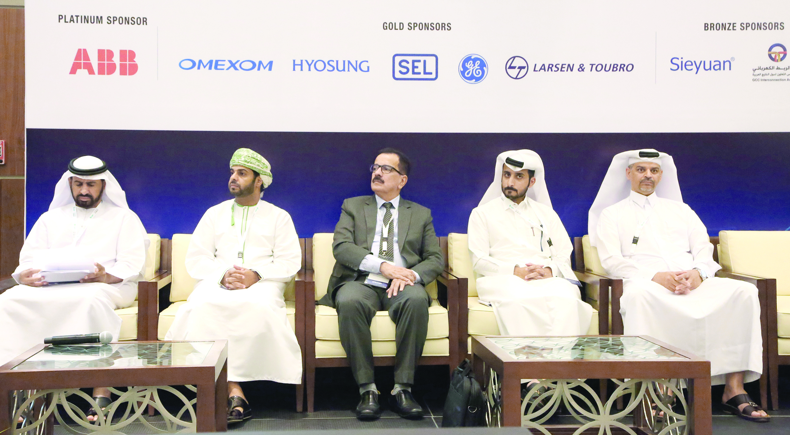 كهرباء "مزون" تقدم أوراق عمل بمؤتمر "كهرباء الخليج"