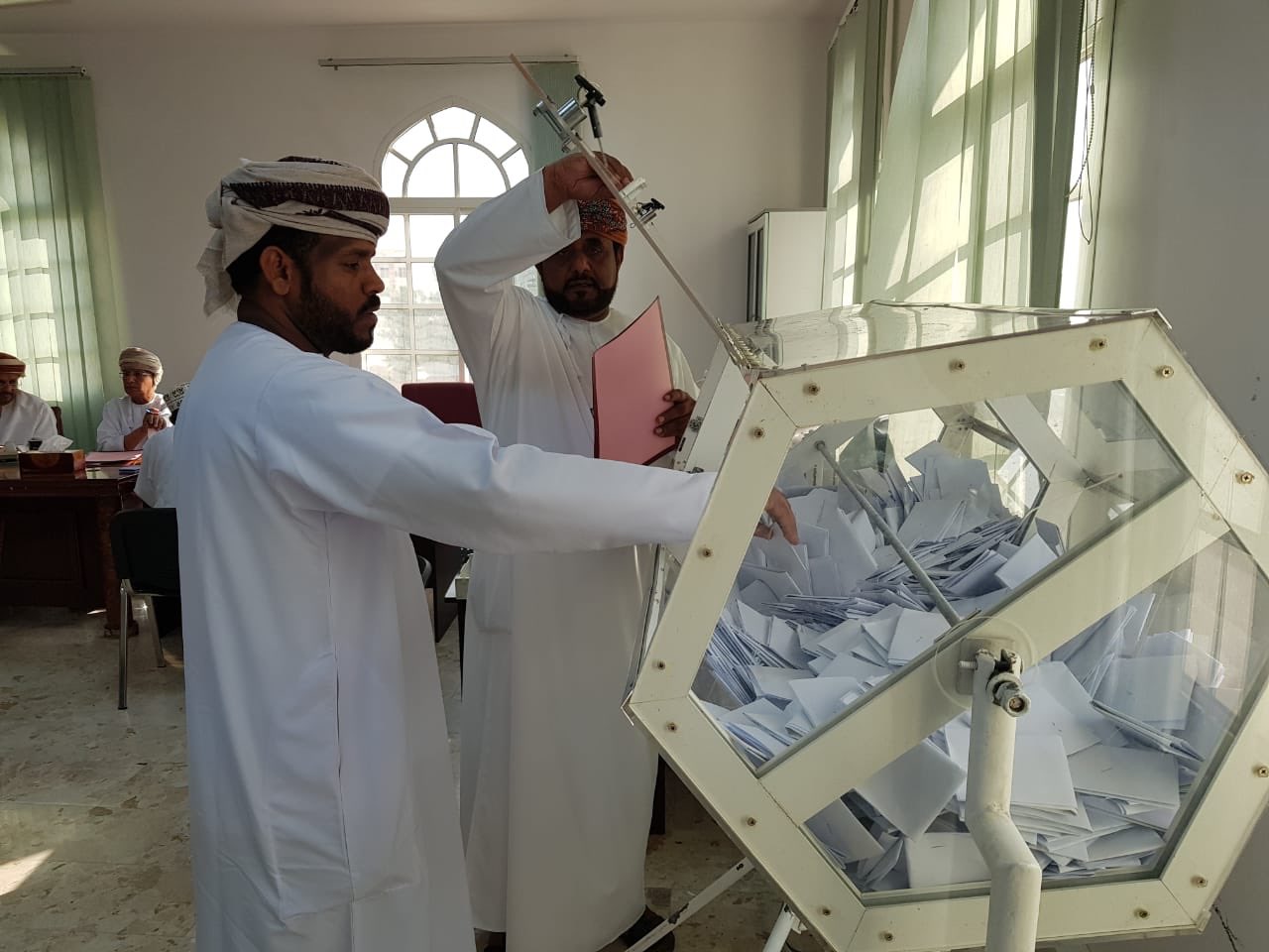 "الإسكان" : استمرار السحب على الأراضي السكنية بصلالة
