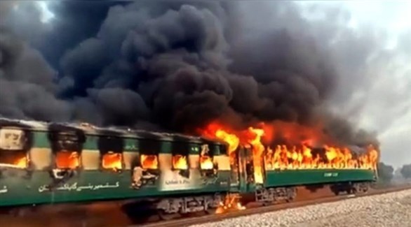 46 قتيلاً بإشتعال نيران بقطار في "باكستان"