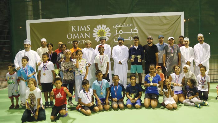 Winners of tennis tourney awarded