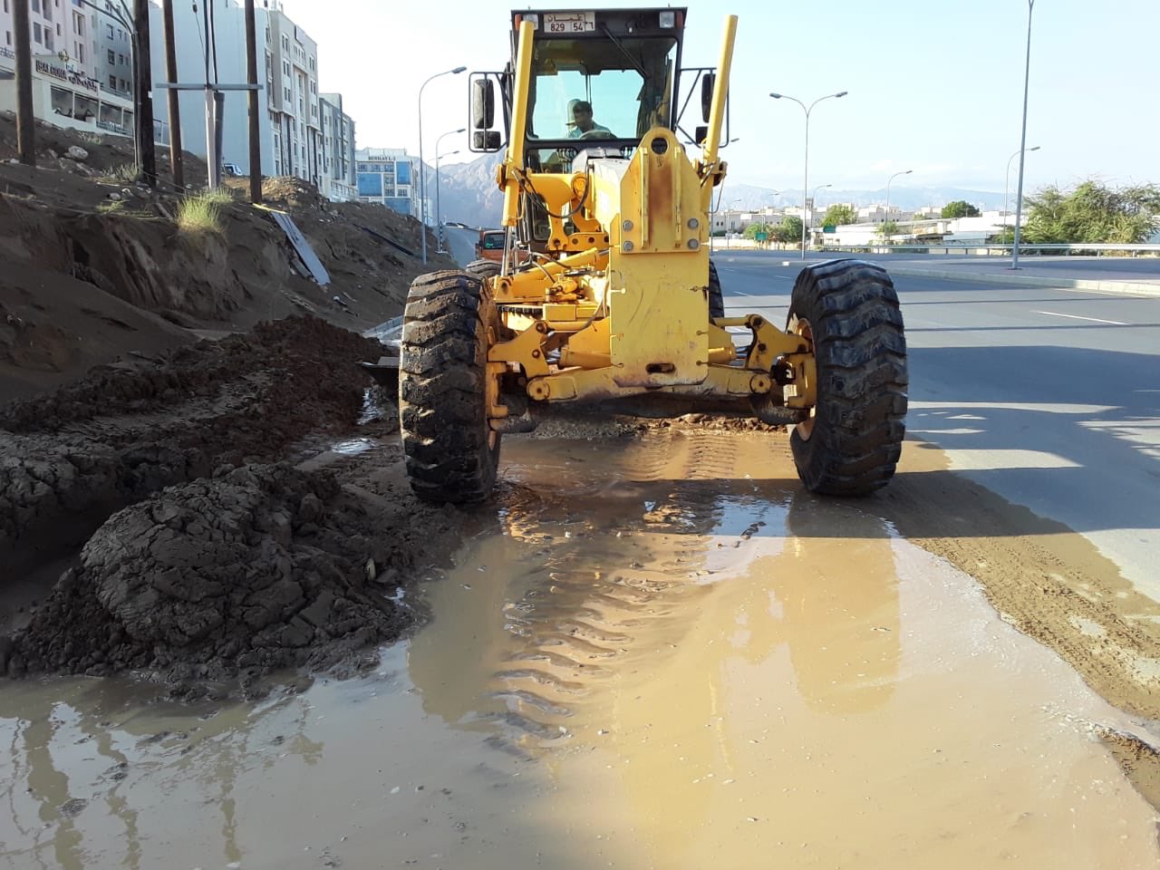 In Pictures: Muscat Municipality begins clean-up after heavy rain