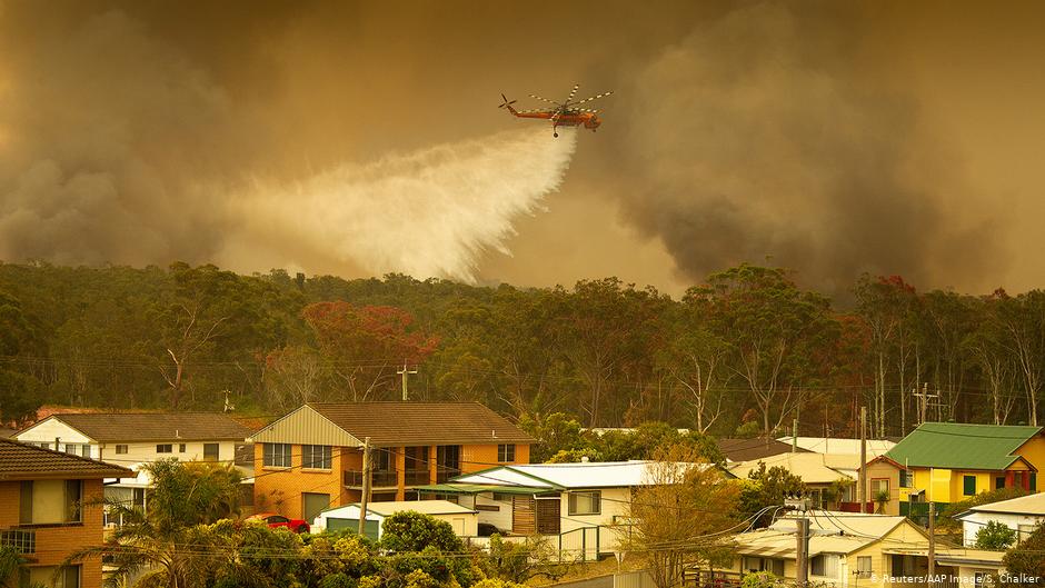 'Catastrophic' bushfires declared state of emergency