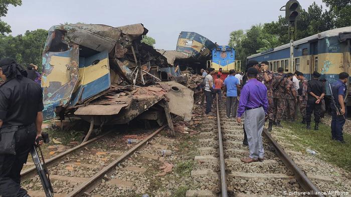 Bangladesh: Many dead in train collision