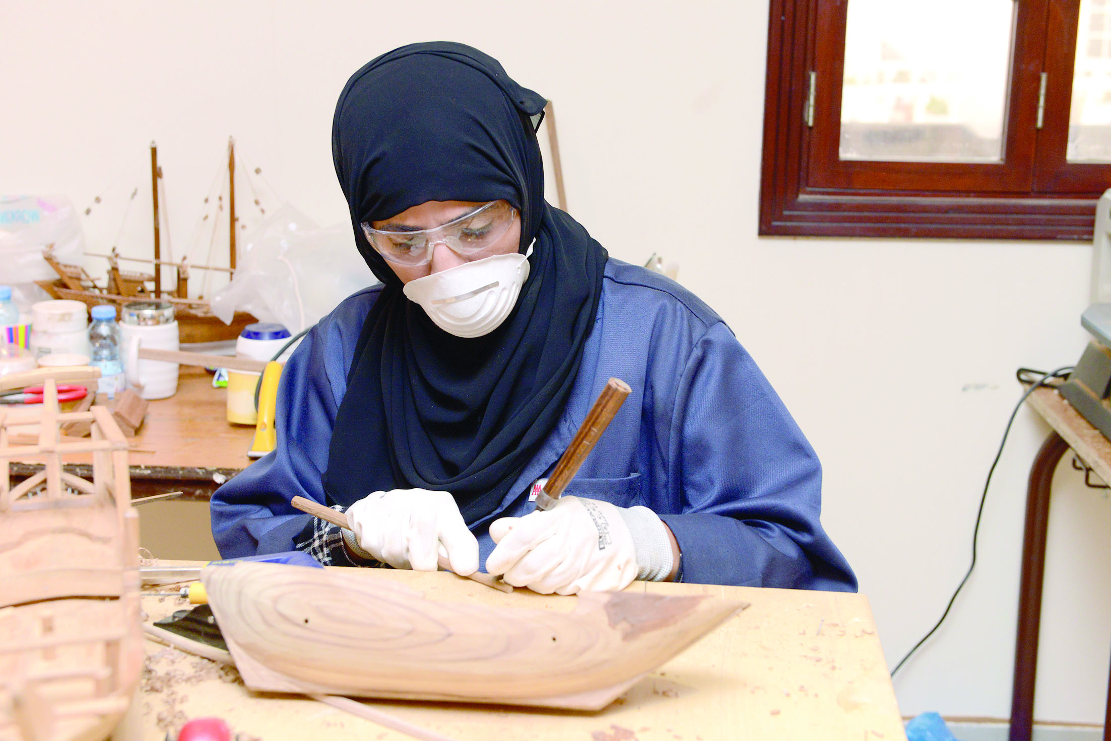 الحرف العمانية تواصل  مسيرة العطاء في ظل منجزات عظيمة تحققت في السلطنة