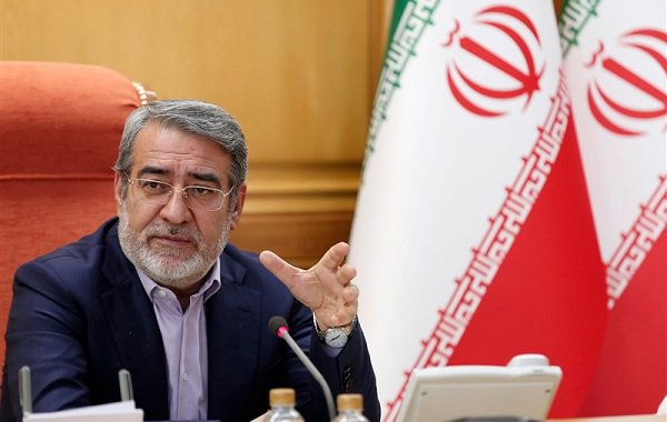 بسبب احتجاجات الوقود.. وزير داخلية إيران محذرا: نمارس ضبط النفس حتى الآن