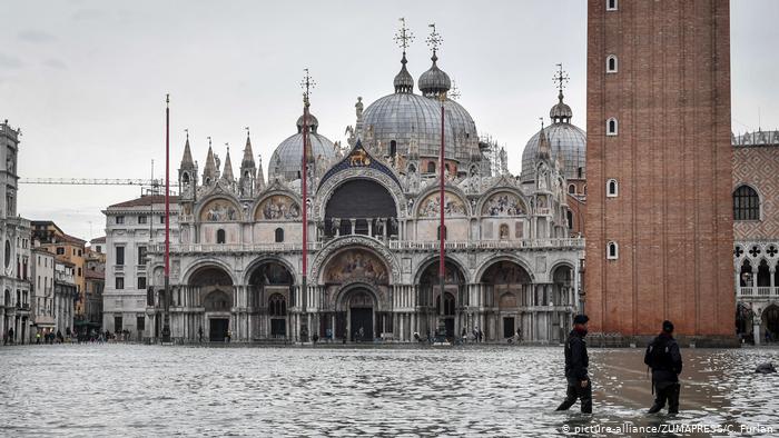 Venice floods: St Mark's Square reopens but city on 'red alert'