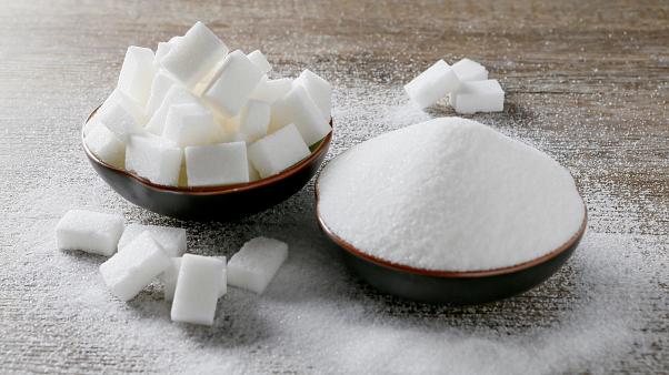 ما الذي يفعله الإفراط في تناول السكر بأدمغتنا