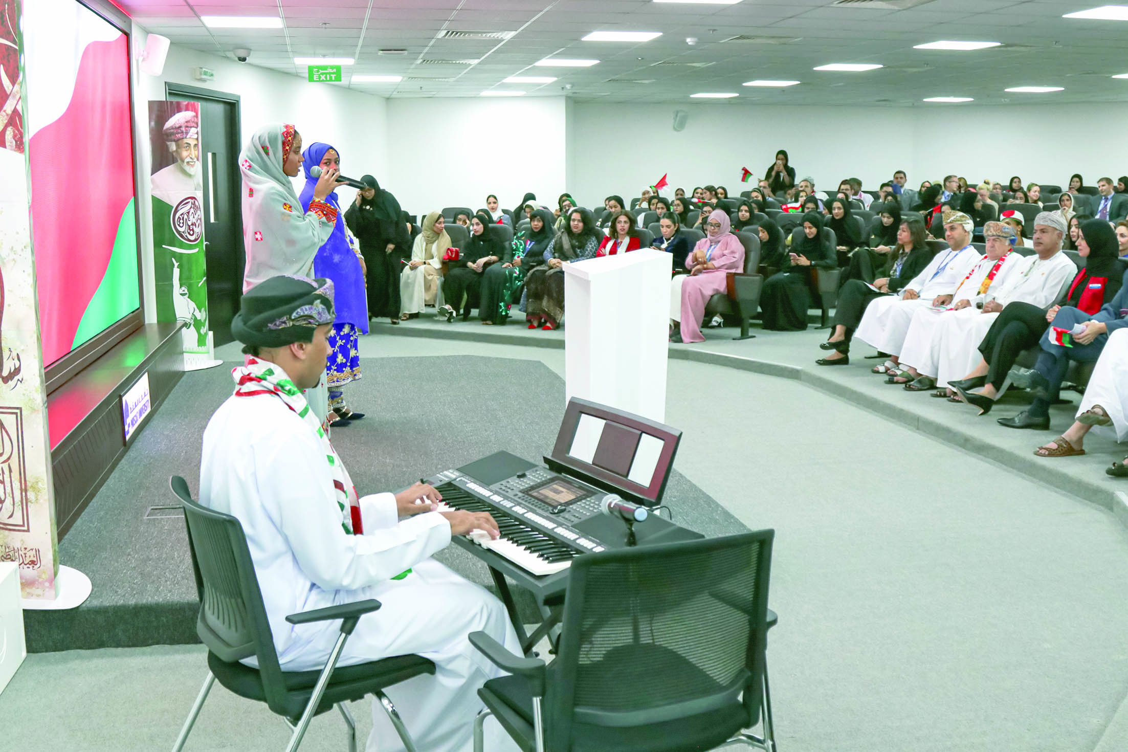 جامعة مسقط تحتفل بالعيد الوطني بعروض طلابية مميزة