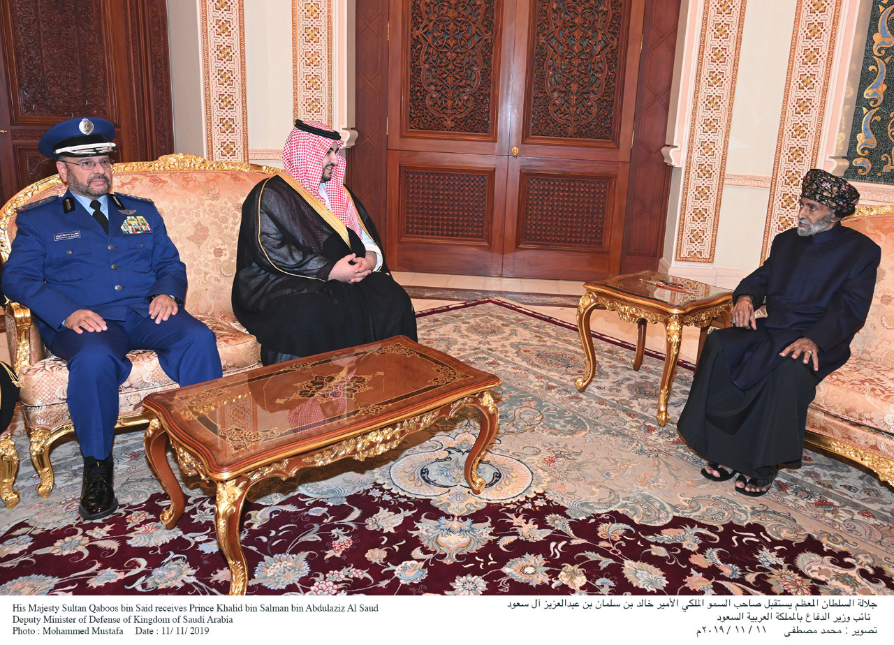 ​جلالة السلطان قابوس المعظم يستقبل نائب وزير الدفاع السعودي ببيت البركة