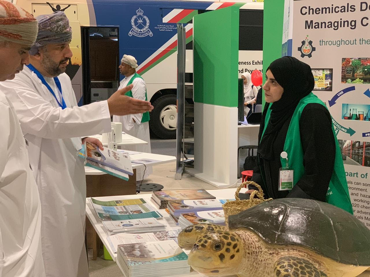 البيئة تشارك في مهرجان عمان للعلوم بـ " الدرون" و "جهاز تتبع السلاحف"