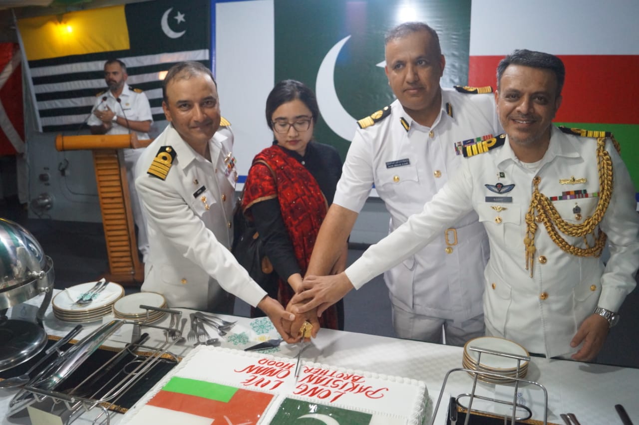 Pakistani ship visits Oman to strengthen friendship