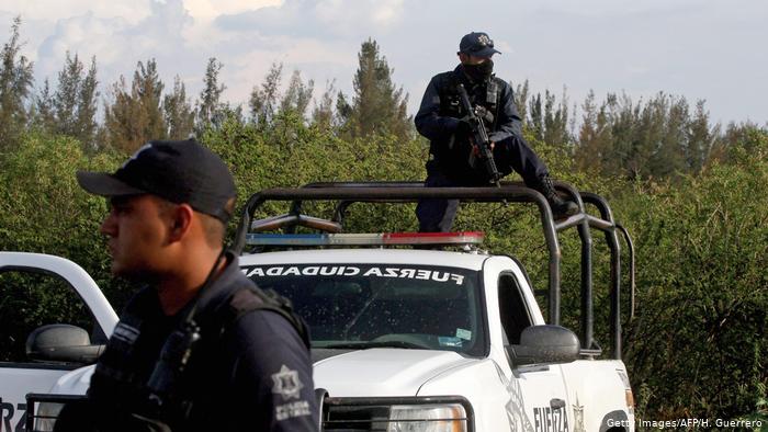 Mexico gunfight near Texas border leaves over a dozen dead