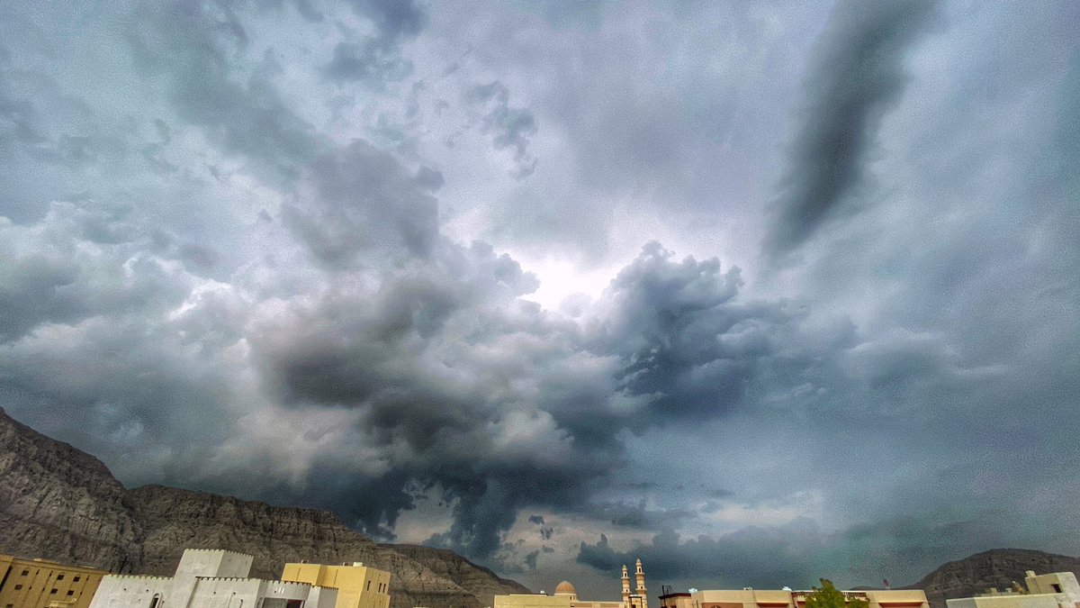 أستمرار فرص هطول الأمطار على المحافظات الشمالية للسلطنة