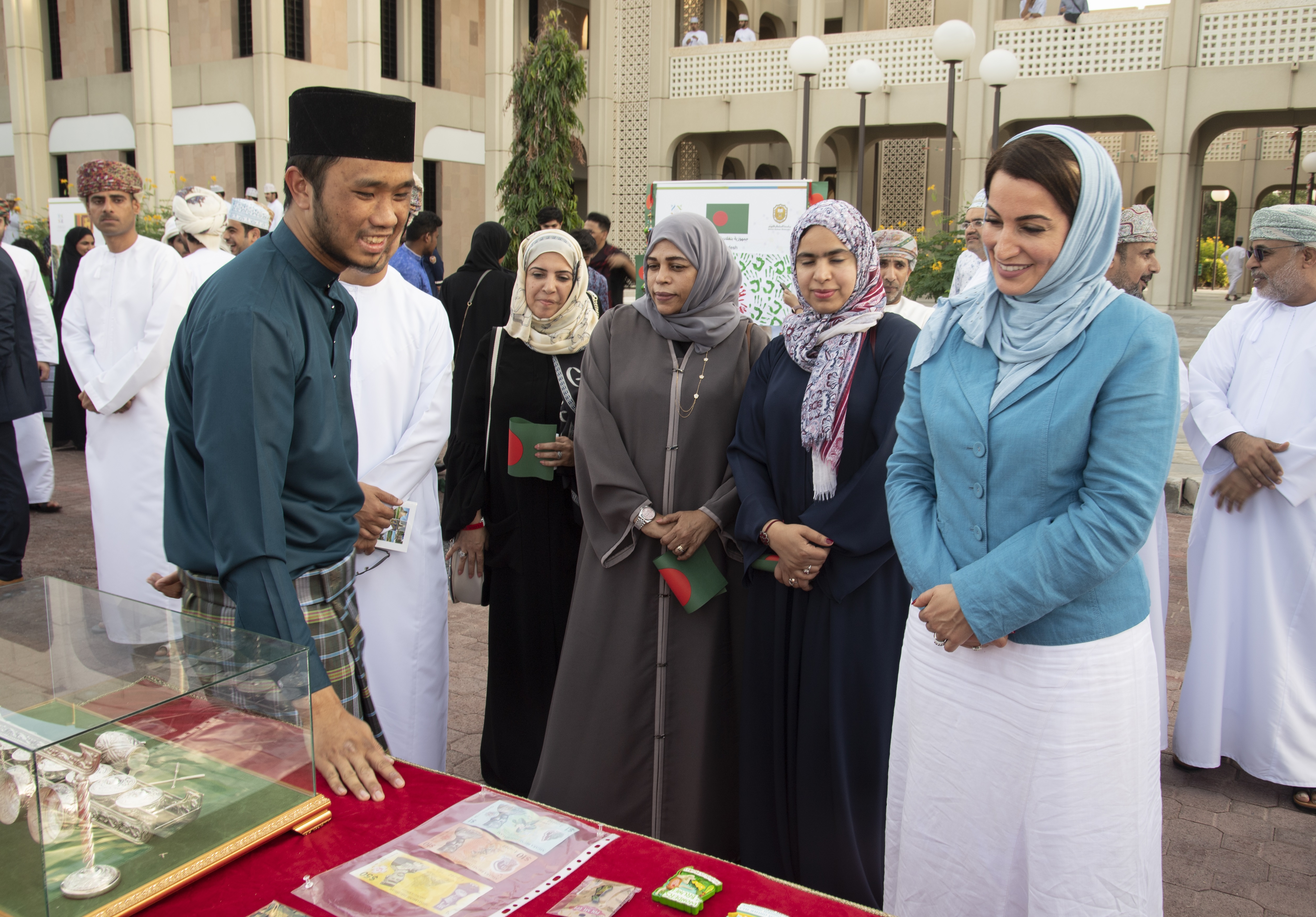 جامعة السلطان قابوس تنظم يوما مفتوحا للطلبة الدوليين بعنوان "ثقافات"