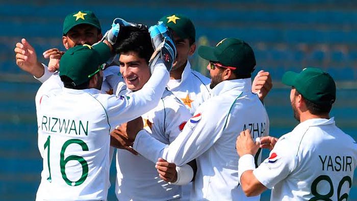 Comprehensive Pakistan close in on win in Karachi Test