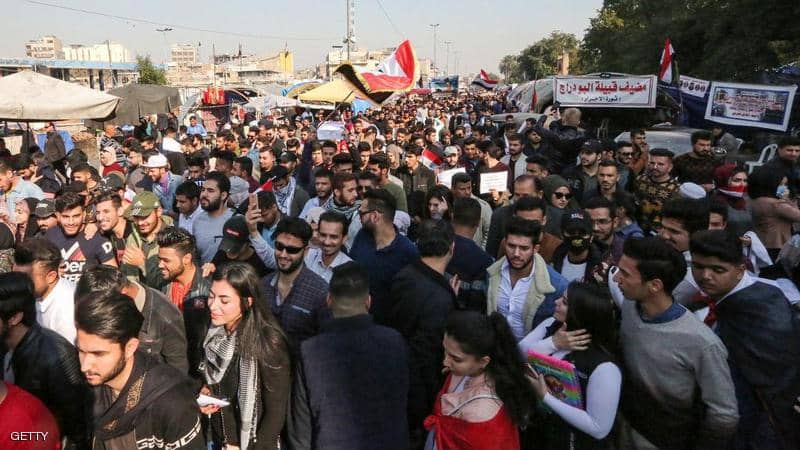 احتجاجات العراق تتصاعد.. ورئيس الوزراء "أسير" توافق سياسي