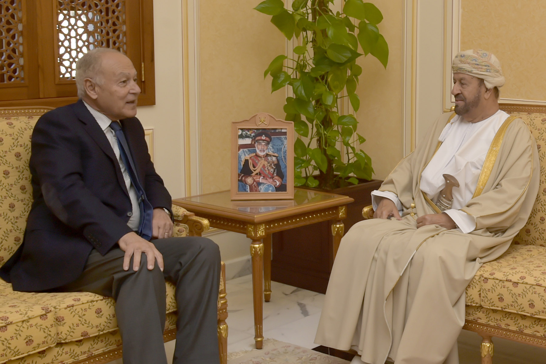 "البوسعيدي" يستقبل معالي الأمين العام لجامعة الدول العربية